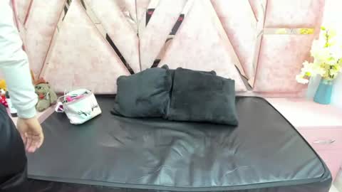 avi_thomsonn_ online show from 07-17-26, 02:29
