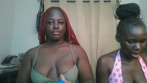 Snapshot of avian_babe1 chatting on 06-25-26, 01:38 avian_babe1 online show from 06-25-26, 01:38
