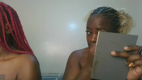 Snapshot of avian_babe1 chatting on 07-14-26, 09:47 avian_babe1 online show from 07-14-26, 09:47