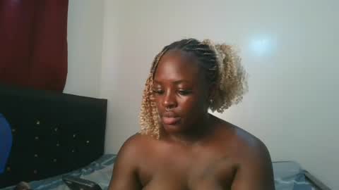 Snapshot of avian_babe1 chatting on 07-17-26, 11:28 avian_babe1 online show from 07-17-26, 11:28