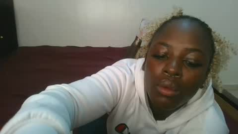 Snapshot of avian_babe1 chatting on 07-24-26, 02:09 avian_babe1 online show from 07-24-26, 02:09