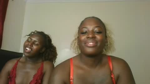 Snapshot of avian_babe1 chatting on 07-24-26, 02:15 avian_babe1 online show from 07-24-26, 02:15
