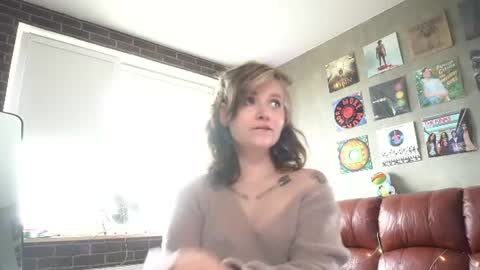Snapshot of awondrr chatting on 07-11-26, 11:02 Alice online show from 07-11-26, 11:02