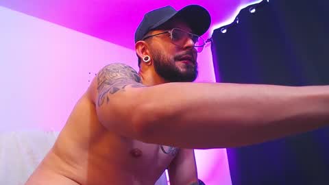 Snapshot of axel_7070 chatting on 10-31-25, 07:26 Independiente Model online show from 10-31-25, 07:26