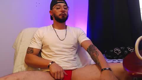 Snapshot of axel_7070 chatting on 11-29-25, 11:35 Independiente Model online show from 11-29-25, 11:35