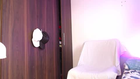 Snapshot of axel_7070 chatting on 12-22-25, 07:11 Independiente Model online show from 12-22-25, 07:11