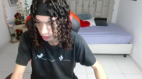 Snapshot of axel_fox7 chatting on 05-11-26, 12:38 Axel online show from 05-11-26, 12:38