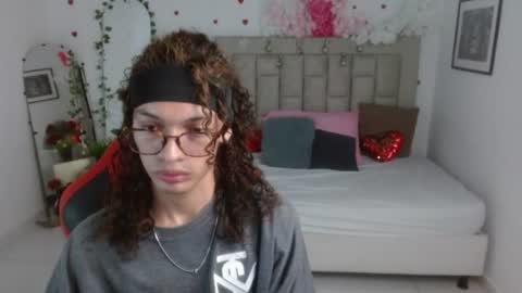 Snapshot of axel_fox7 chatting on 06-14-26, 01:25 Axel online show from 06-14-26, 01:25