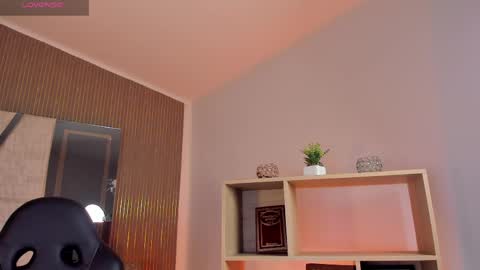 axel_grey_ online show from 04-09-26, 12:43