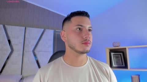 axel_grey_ online show from 05-27-26, 12:24
