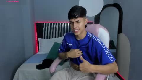 Snapshot of axel_mendoza_ chatting on 06-26-26, 08:24 A X E L online show from 06-26-26, 08:24
