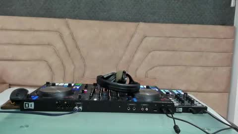 Axel  online show from 04-16-26, 09:39