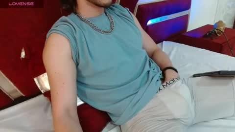 Axel  online show from 05-16-26, 12:51