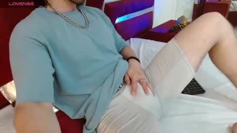 Axel  online show from 05-16-26, 01:13