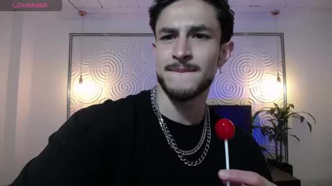 Axel  online show from 05-19-26, 12:44