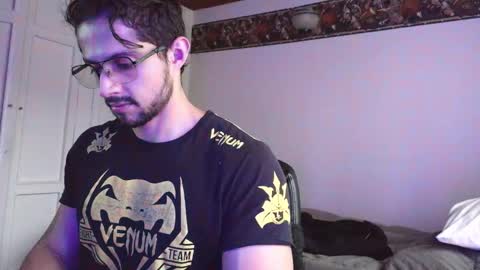 Snapshot of axelcr0ss chatting on 11-12-25, 09:47 axelcr0ss online show from 11-12-25, 09:47