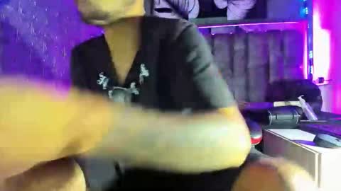 Snapshot of axell_cross2 chatting on 06-11-26, 02:33 Axell Cross2 online show from 06-11-26, 02:33