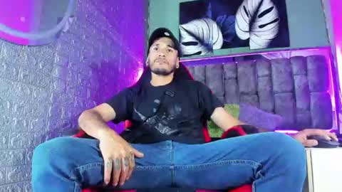 Snapshot of axell_cross2 chatting on 06-17-26, 01:08 Axell Cross2 online show from 06-17-26, 01:08