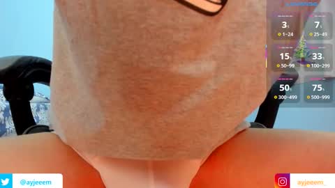 Snapshot of ayjeeem chatting on 12-22-25, 12:24 Andr online show from 12-22-25, 12:24