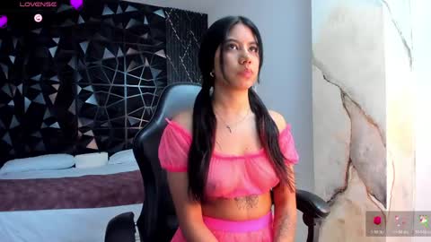 Snapshot of aylinlove_ chatting on 06-03-26, 12:19 aylinlove_ online show from 06-03-26, 12:19