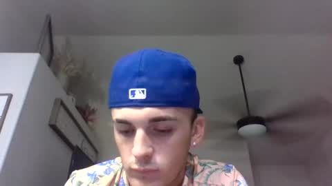 Snapshot of az2312752908 chatting on 04-06-26, 12:52 az2312752908 online show from 04-06-26, 12:52