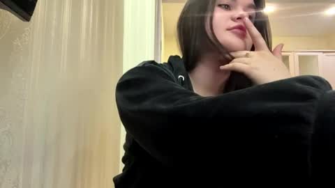 Elara online show from 04-17-26, 03:48