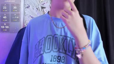 Queen B online show from 04-11-26, 06:23