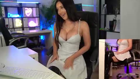 Olivia and Lexi online show from 07-10-26, 05:12