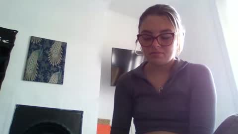 baby_girls2224 online show from 04-24-26, 08:28