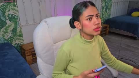 Snapshot of baby_julieta00 chatting on 05-21-26, 11:28 Julieta online show from 05-21-26, 11:28