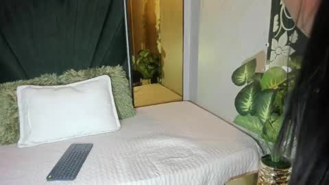 Snapshot of babyemily18_ chatting on 05-24-26, 10:20 Emily online show from 05-24-26, 10:20
