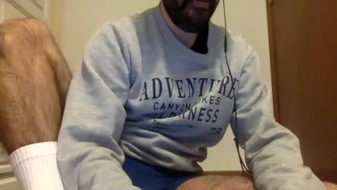 Snapshot of babyhardy chatting on 12-02-24, 11:18 Tom A. online show from 12-02-24, 11:18