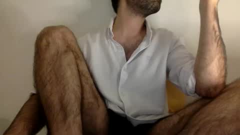 Snapshot of babyhardy chatting on 10-18-25, 09:59 Tom A. online show from 10-18-25, 09:59