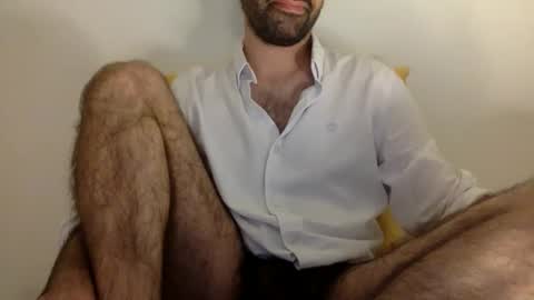 Snapshot of babyhardy chatting on 10-25-25, 10:48 Tom A. online show from 10-25-25, 10:48