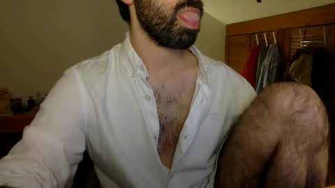 Snapshot of babyhardy chatting on 11-23-25, 12:43 Tom A. online show from 11-23-25, 12:43