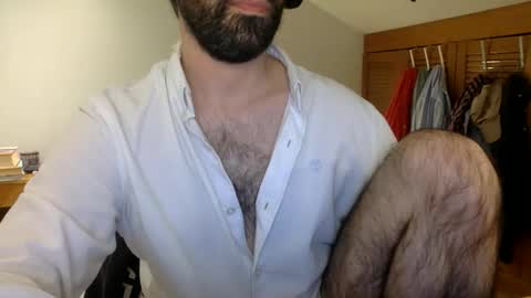 Snapshot of babyhardy chatting on 11-26-25, 12:00 Tom A. online show from 11-26-25, 12:00