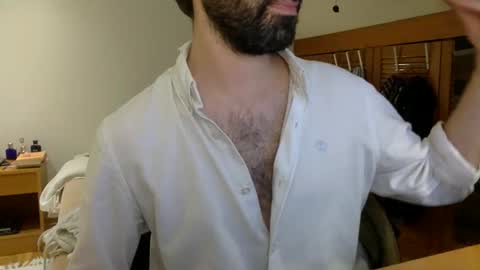 Snapshot of babyhardy chatting on 11-26-25, 11:50 Tom A. online show from 11-26-25, 11:50