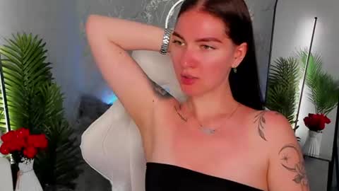 Snapshot of babyisperfect chatting on 06-17-26, 12:35 Sophia online show from 06-17-26, 12:35