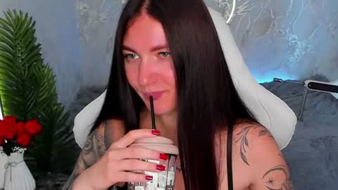 Snapshot of babyisperfect chatting on 07-08-26, 01:43 Sophia online show from 07-08-26, 01:43