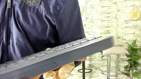 Snapshot of badgirls_000 chatting on 01-14-26, 11:05 candy and dayan online show from 01-14-26, 11:05