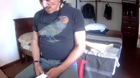 Mexican livin Off the Wall online show from 05-01-26, 07:29