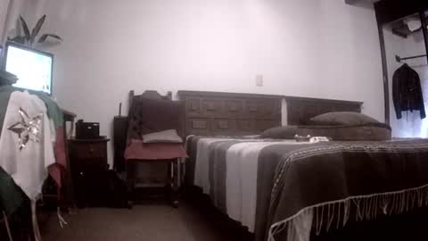 Mexican livin Off the Wall online show from 06-25-26, 02:11