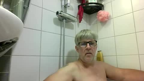 Snapshot of baggelina75 chatting on 06-07-26, 04:00 baggelina75 online show from 06-07-26, 04:00