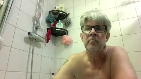 Snapshot of baggelina75 chatting on 06-08-26, 06:41 baggelina75 online show from 06-08-26, 06:41