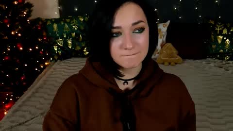 Snapshot of baileelynn chatting on 12-21-25, 12:45 Bailyn online show from 12-21-25, 12:45