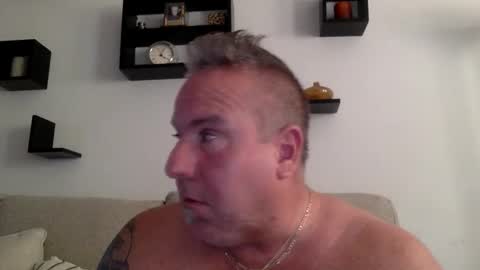 Snapshot of banana5289 chatting on 06-08-26, 08:09 banana5289 online show from 06-08-26, 08:09