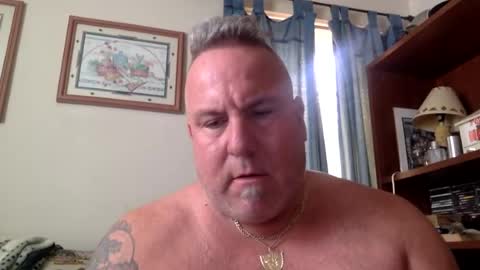 Snapshot of banana5289 chatting on 06-17-26, 01:01 banana5289 online show from 06-17-26, 01:01