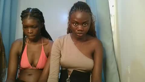 Snapshot of barbie_queen2 chatting on 10-29-25, 10:50 queen online show from 10-29-25, 10:50