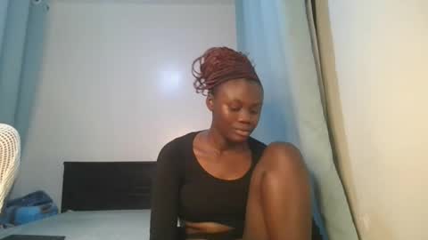 Snapshot of barbie_queen2 chatting on 12-16-25, 07:08 queen online show from 12-16-25, 07:08