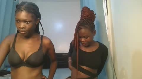 Snapshot of barbie_queen2 chatting on 12-17-25, 09:26 queen online show from 12-17-25, 09:26